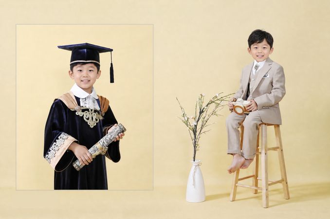 베이지 정장을 입고 카메라 소품을 든 남자아이 컨셉촬영